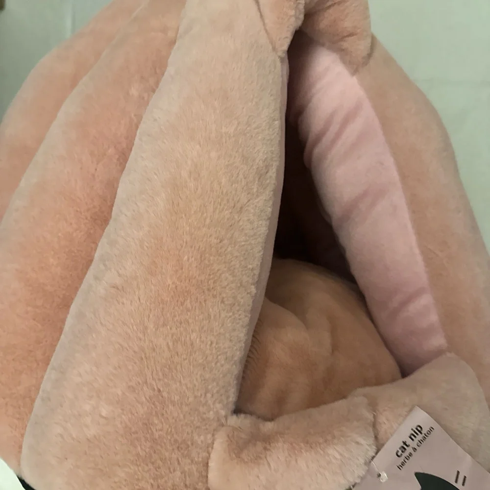 Cozy Pink Cat Bed - catnip - new with tags cozy tee pee style pink bed for cats